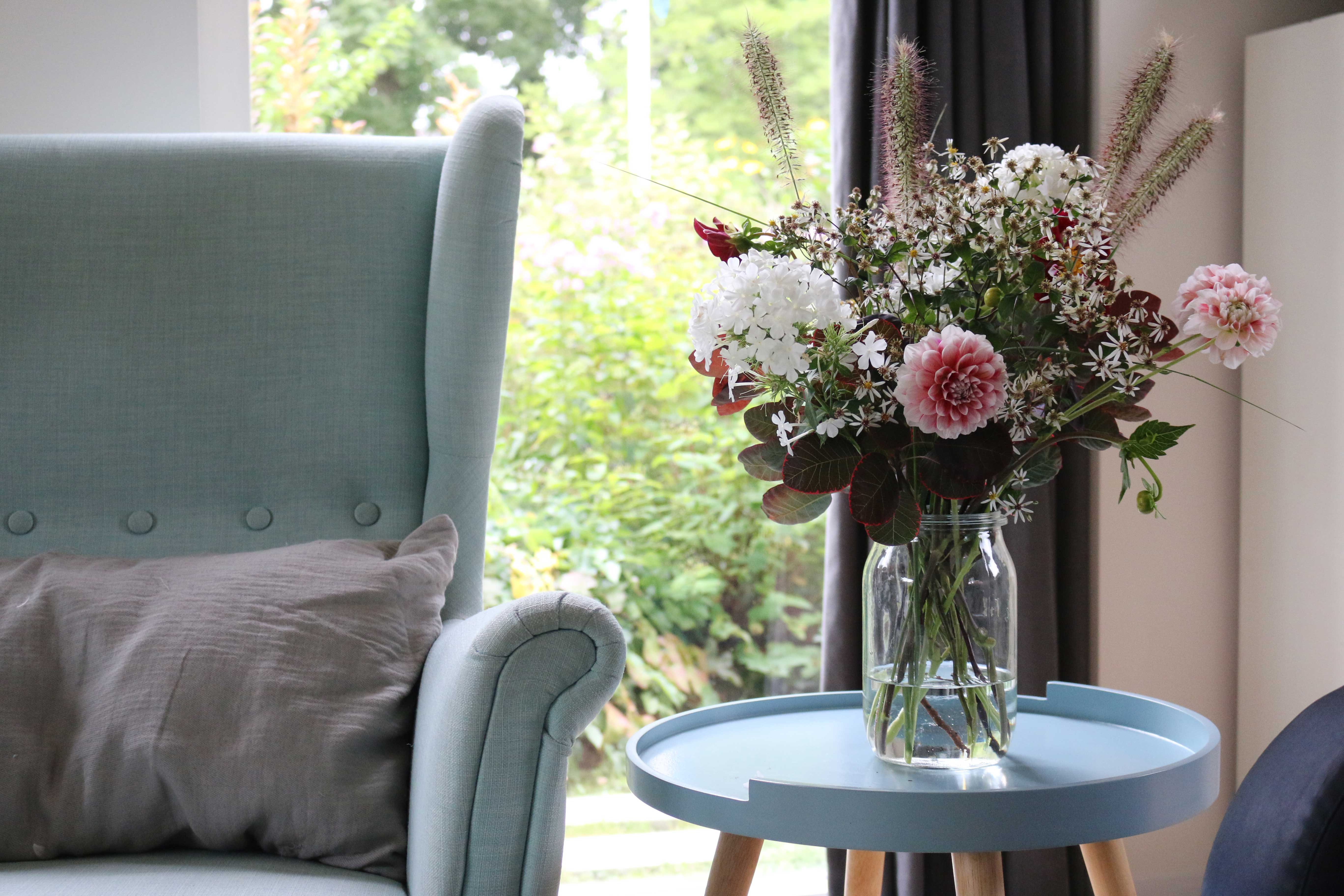 Bosje bloemen uit eigen tuin